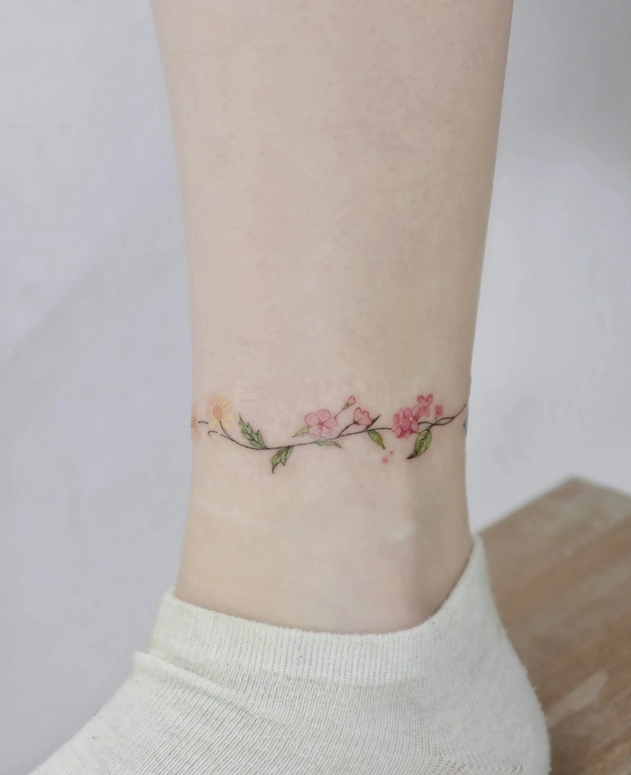 ảnh xăm vòng chân nữ phong cách đơn giản