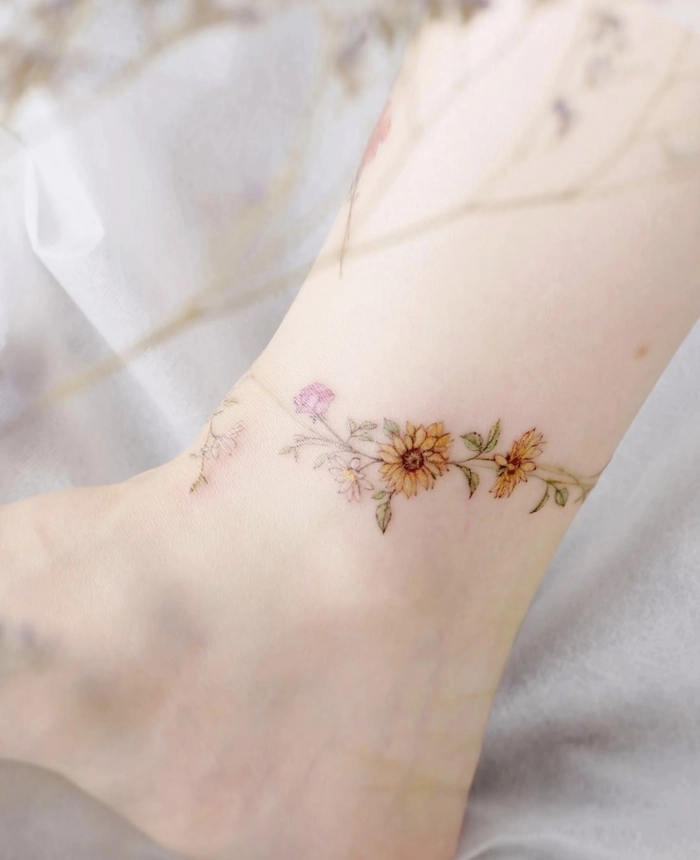 hình xăm vòng chân nữ nét đơn giản tự nhiên