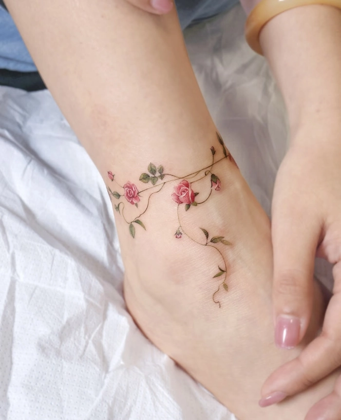 mẫu xăm vòng chân nữ kiểu vòng thanh nhẹ