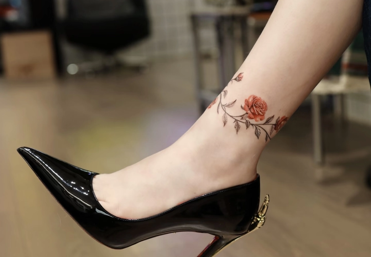 mẫu xăm vòng chân nữ thumbnail