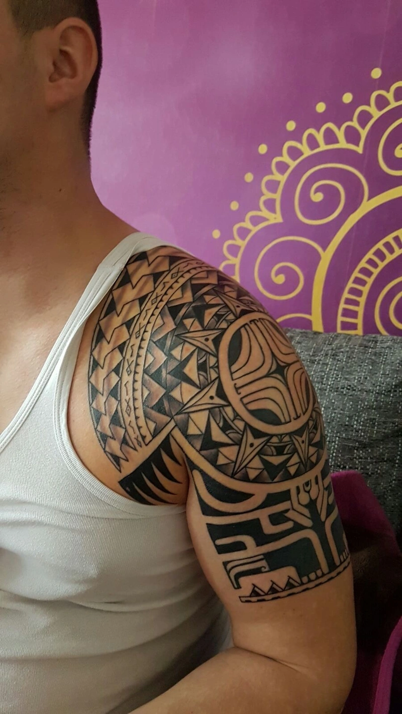 Ảnh đẹp nam tính cùng xăm vai nổi bật