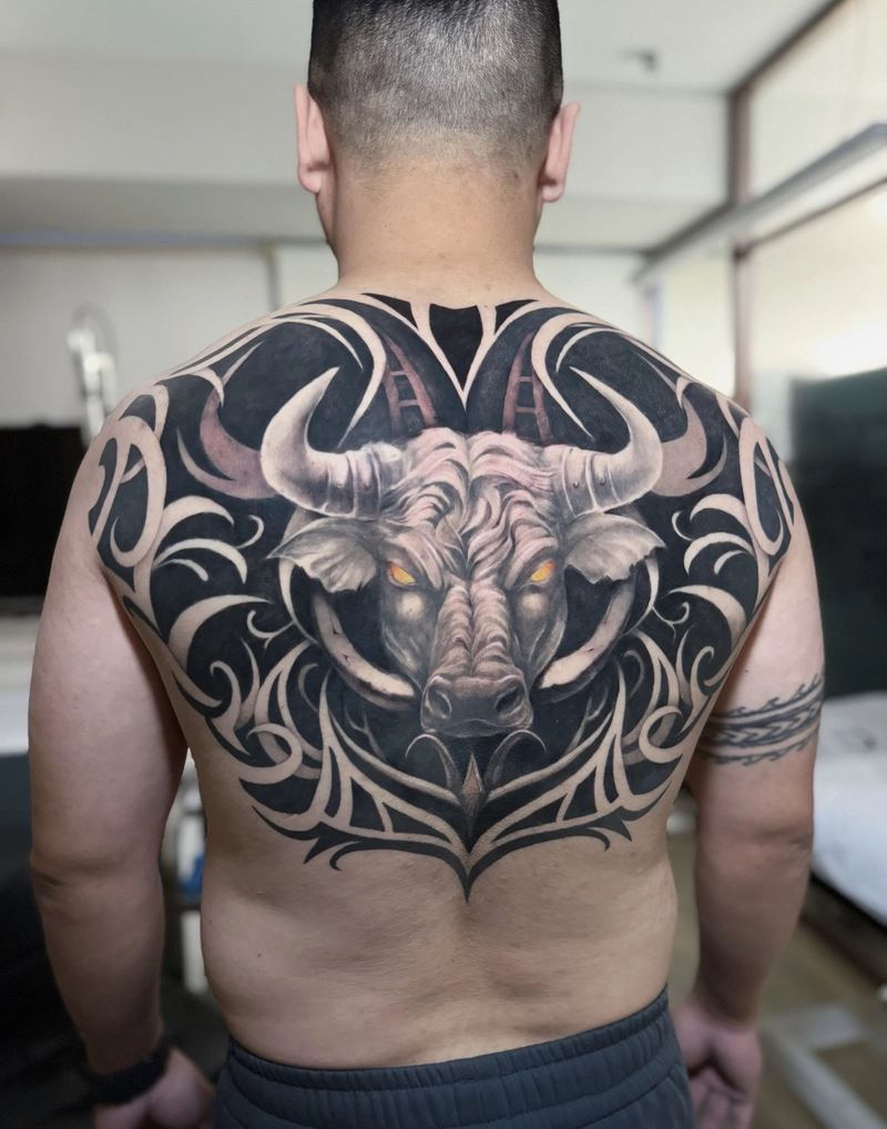 Ảnh hình xăm con trâu kín lưng