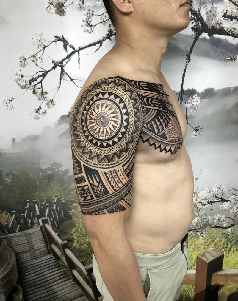 Ảnh nghệ thuật với hình xăm vai nam