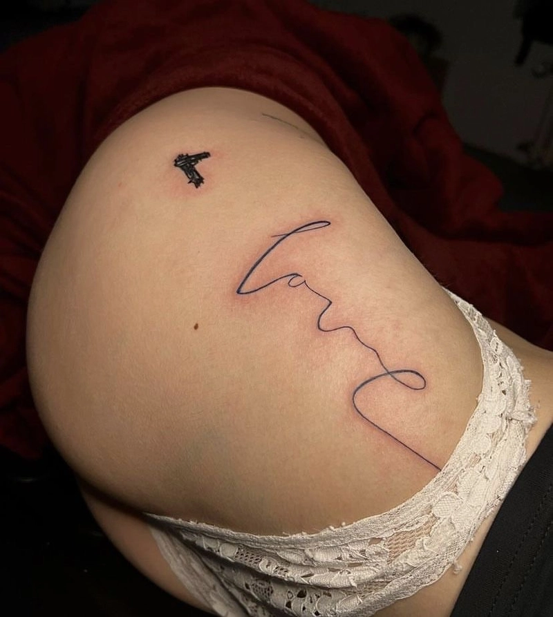 Ảnh tattoo hình xăm mông mang nét đẹp gợi cảm hiện đại