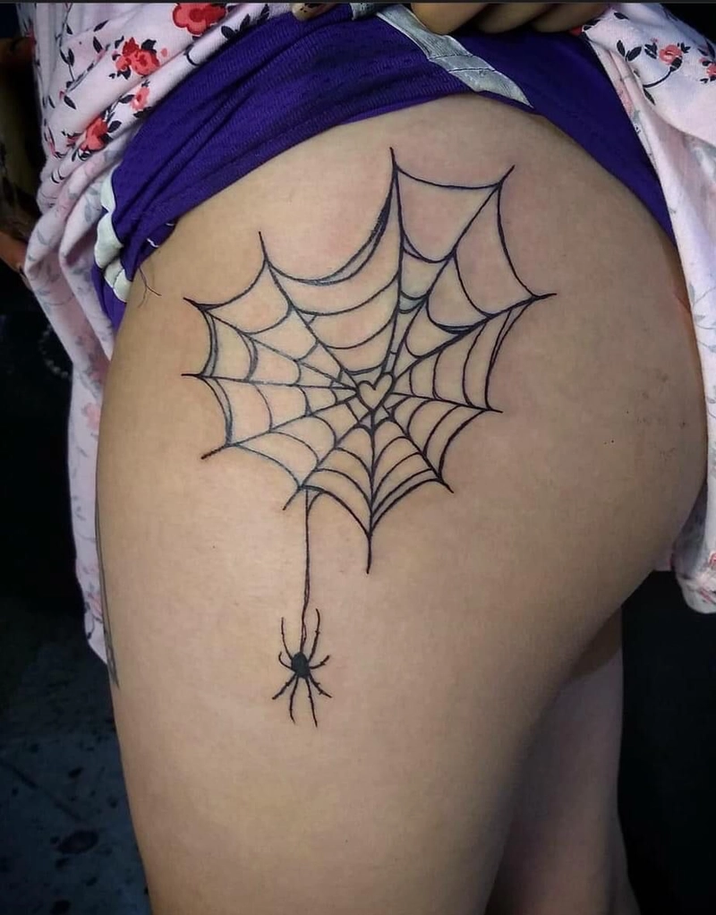 Ảnh tattoo hình xăm mông mang vibe sexy nhẹ nhàng hiện đại