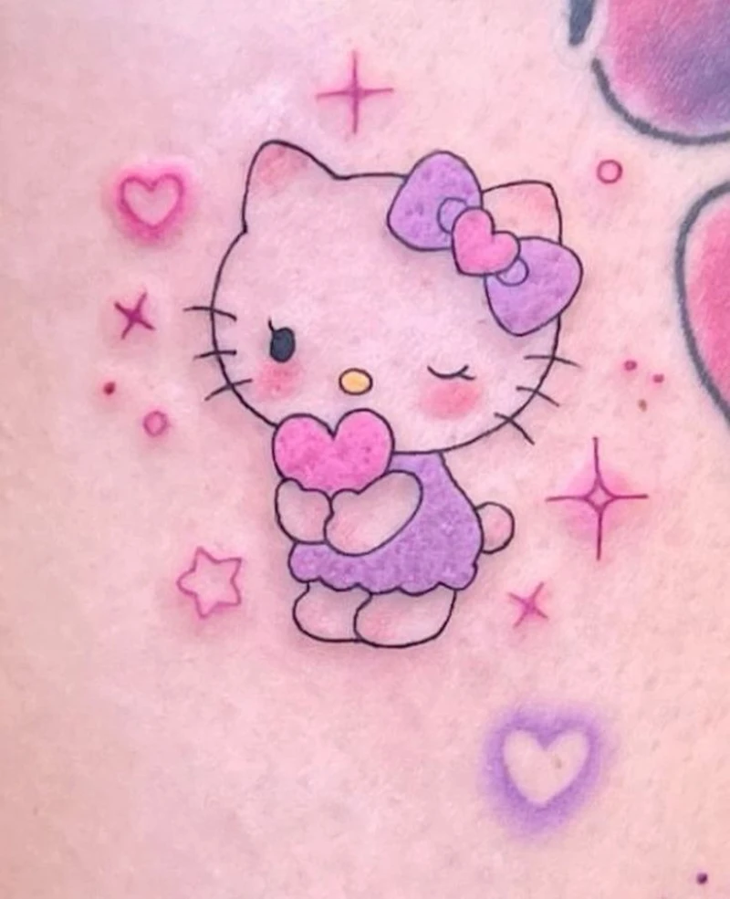 Hình ảnh hình xăm Hello Kitty mini ở vai nhỏ gọn đẹp mắt