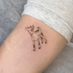 Hình ảnh tattoo con dê mini ở tay