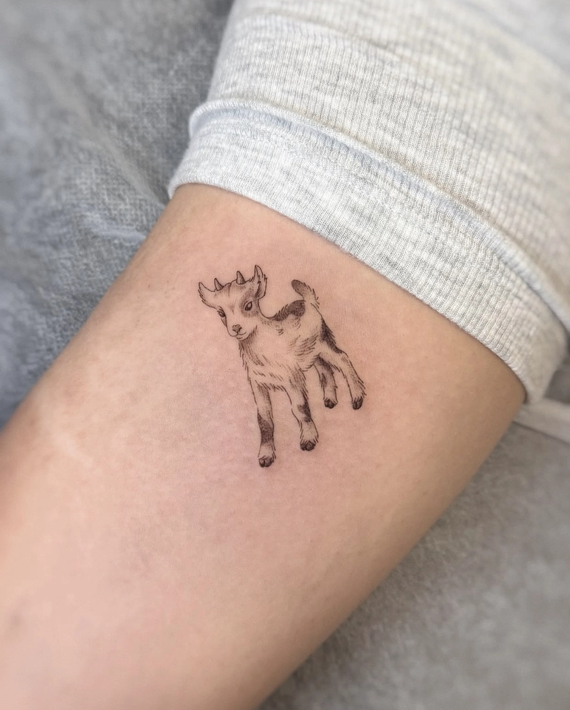 Hình ảnh tattoo con dê mini ở tay