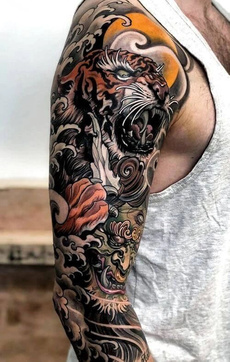 Hình ảnh xăm hổ nhật cổ nổi trội với ánh nhìn mạnh mẽ