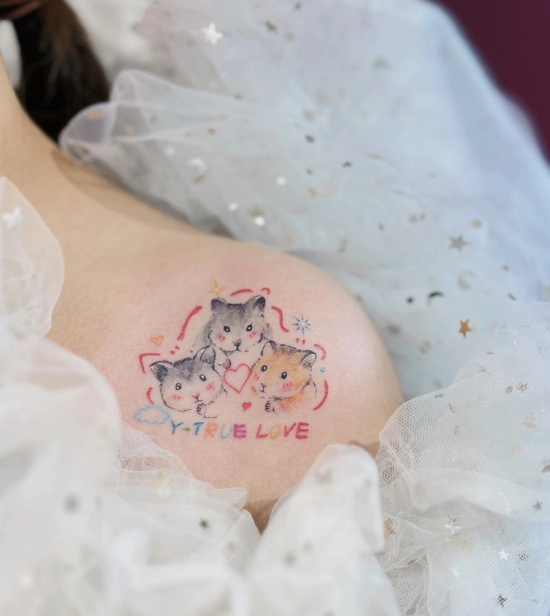 Hình tattoo con chuột nổi bật nhiều màu sắc