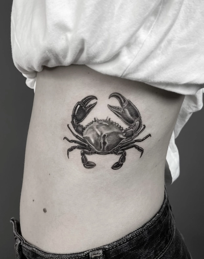 Hình tattoo con cua ở eo đẹp