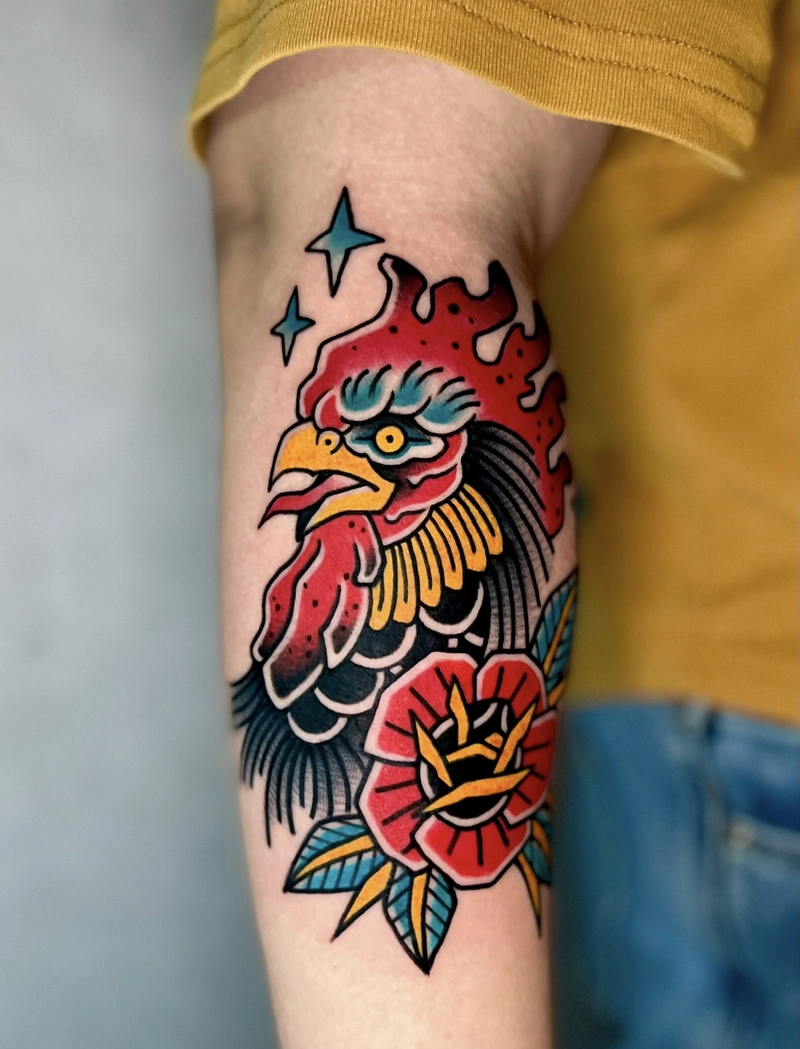 Hình tattoo con gà kết hợp màu đỏ cực cháy