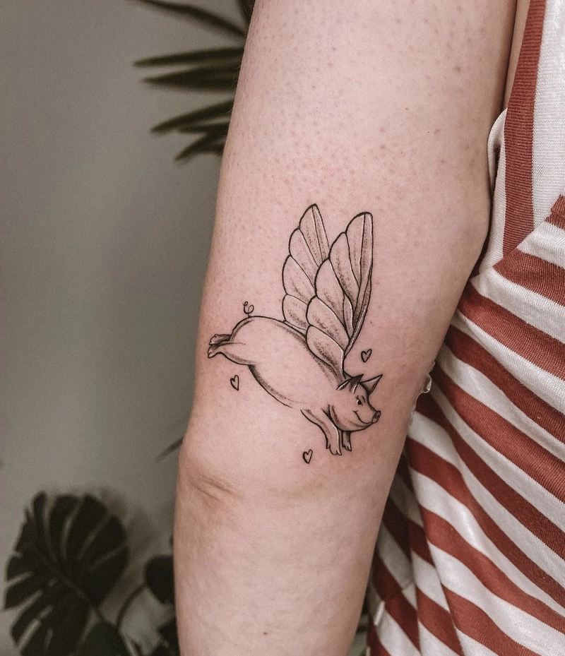 Hình tattoo con lợn có cánh bay