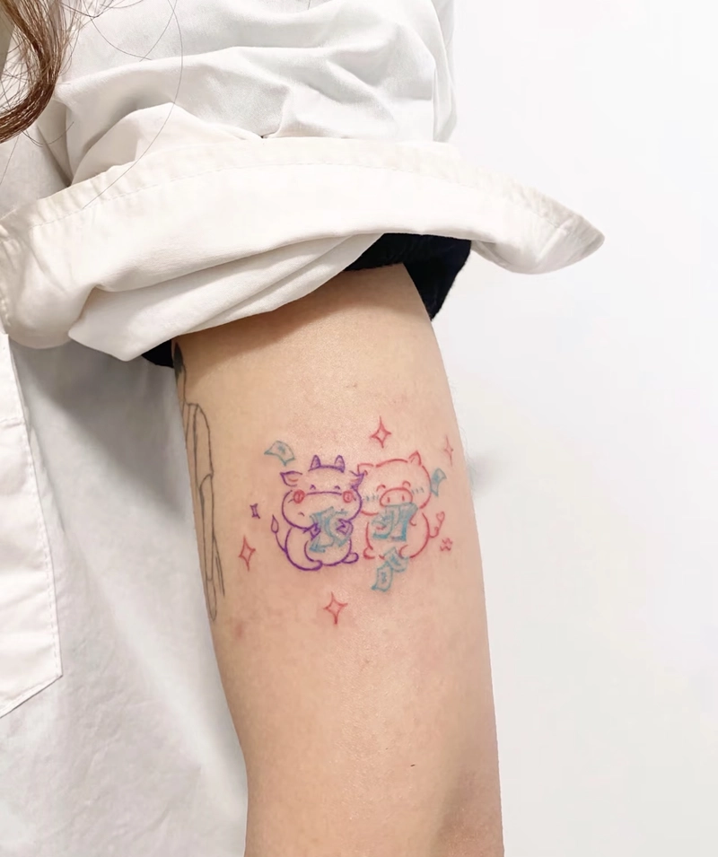 Hình tattoo con lợn cực yêu ở tay