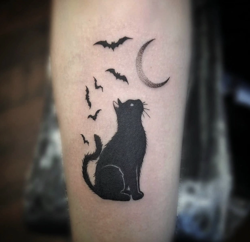 Hình tattoo con mèo dưới ánh trăng