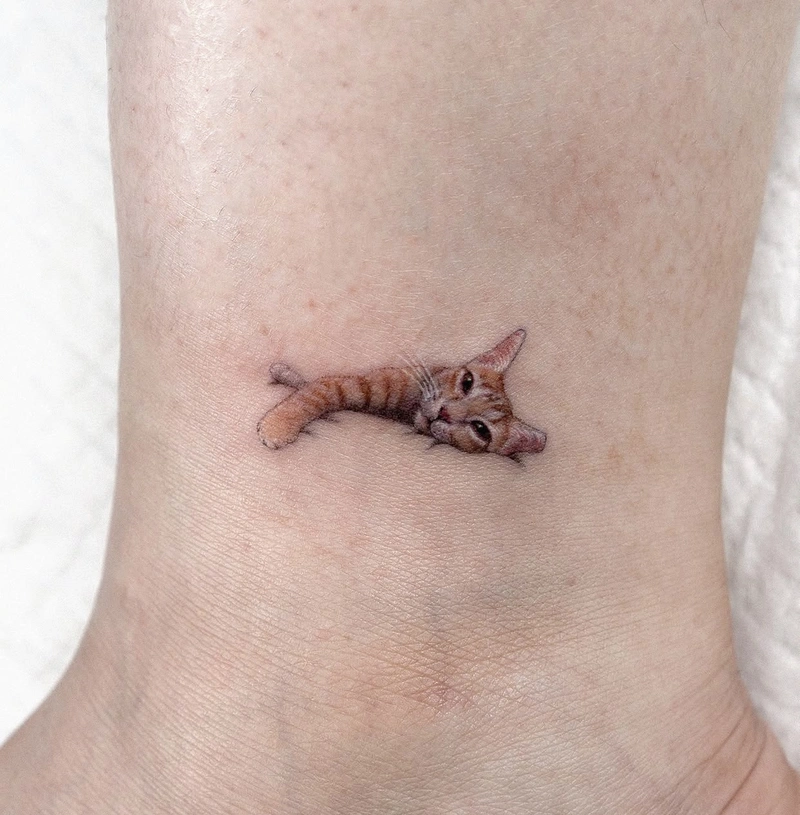 Hình tattoo con mèo ở chân cực lạ mắt