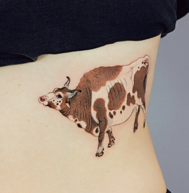 Hình tattoo con trâu kết hợp ánh sáng tương phản