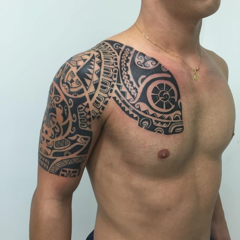 Khoảnh khắc đẹp mang họa tiết xăm trên vai
