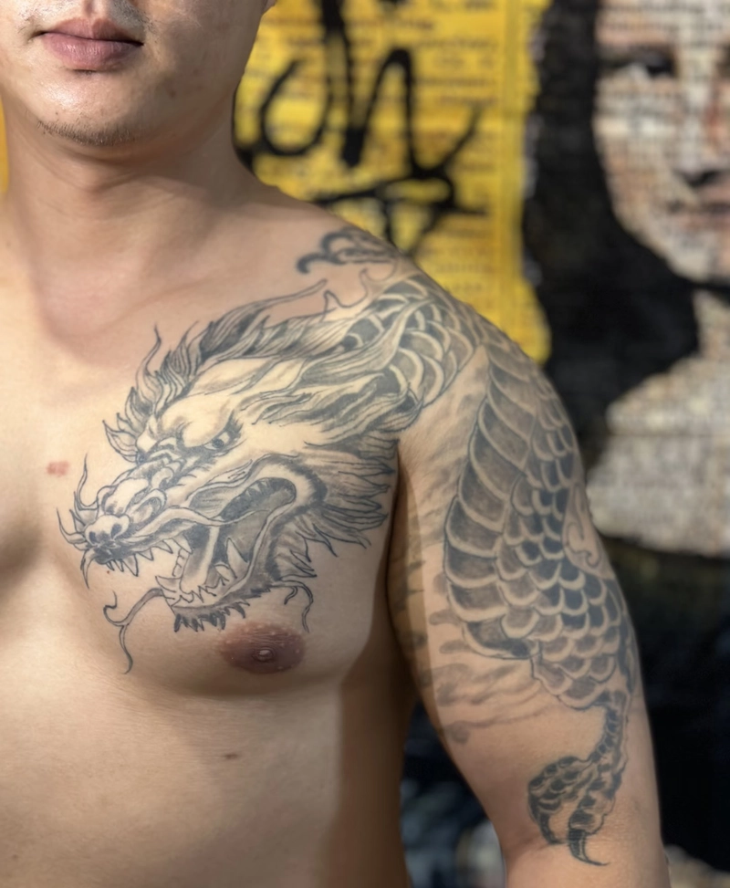 Khoảnh khắc mạnh mẽ về xăm ở vai