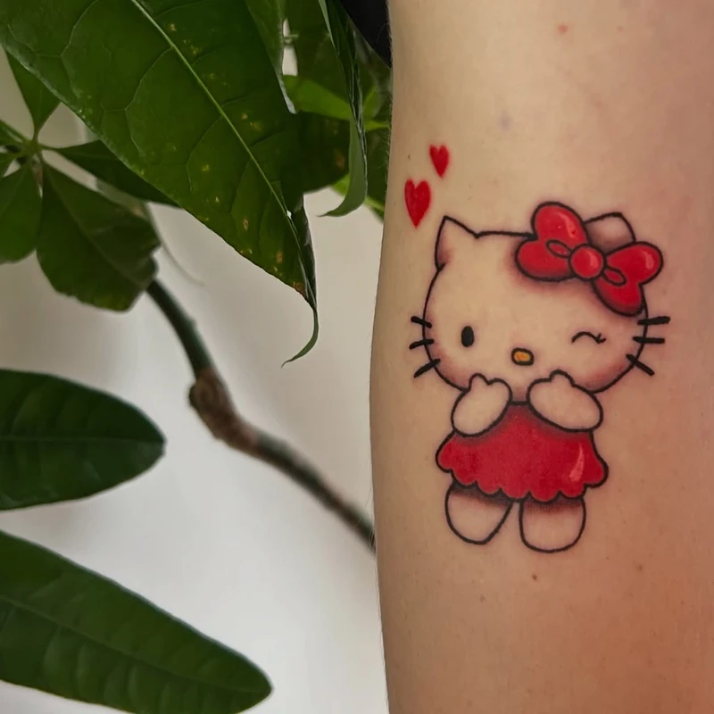 Kiểu hình xăm Hello Kitty mini phù hợp lưu mẫu tattoo nữ