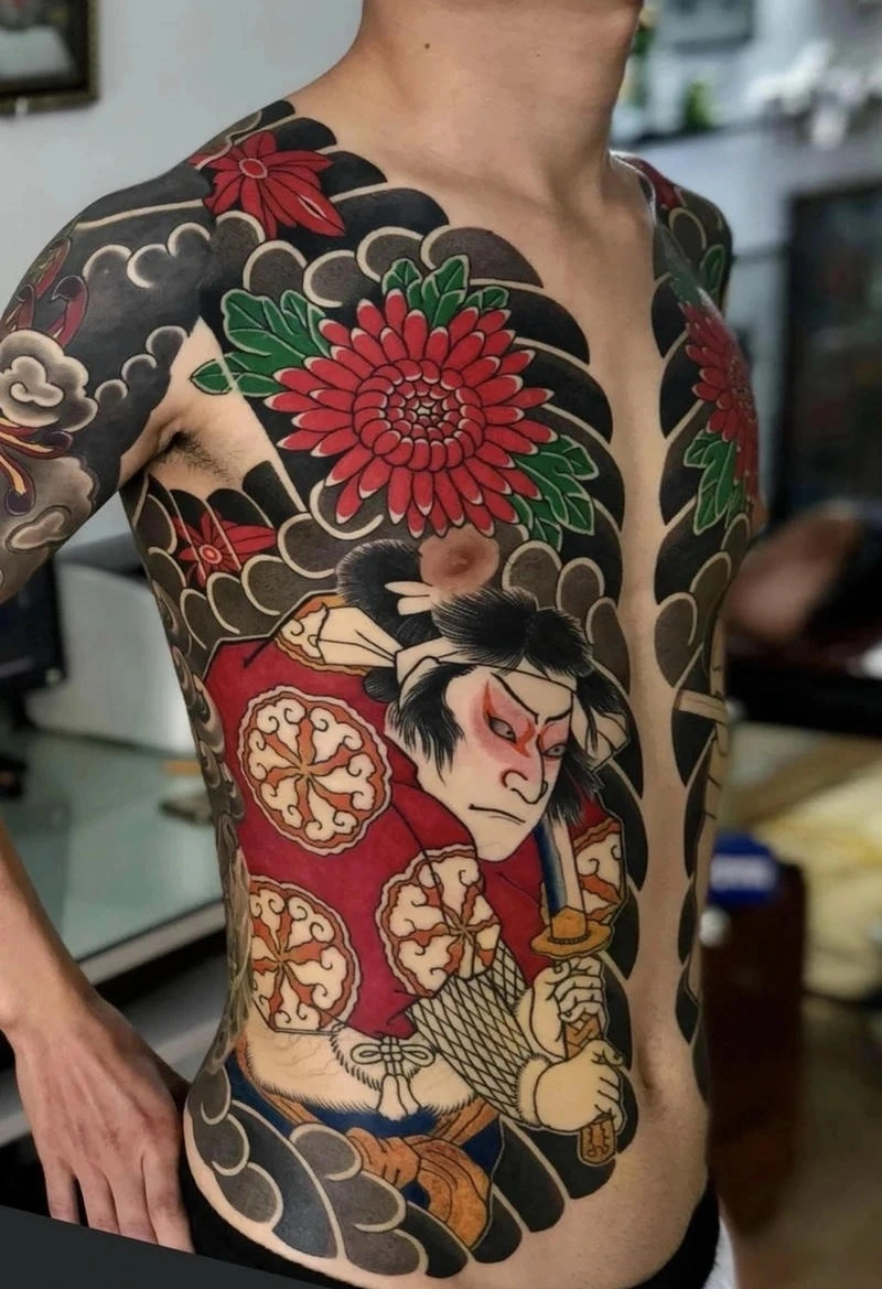 Kiểu tattoo kín thân trước hợp người thích phong cách yakuza