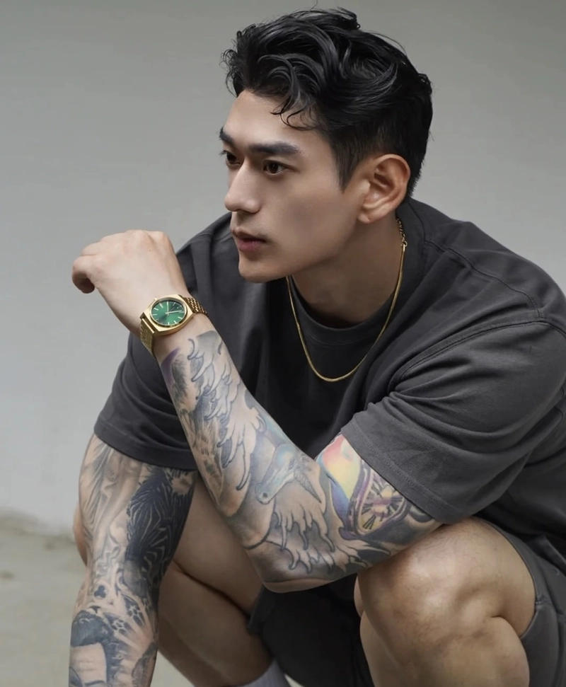 Mẫu phong cách lạ hình xăm tay cho nam