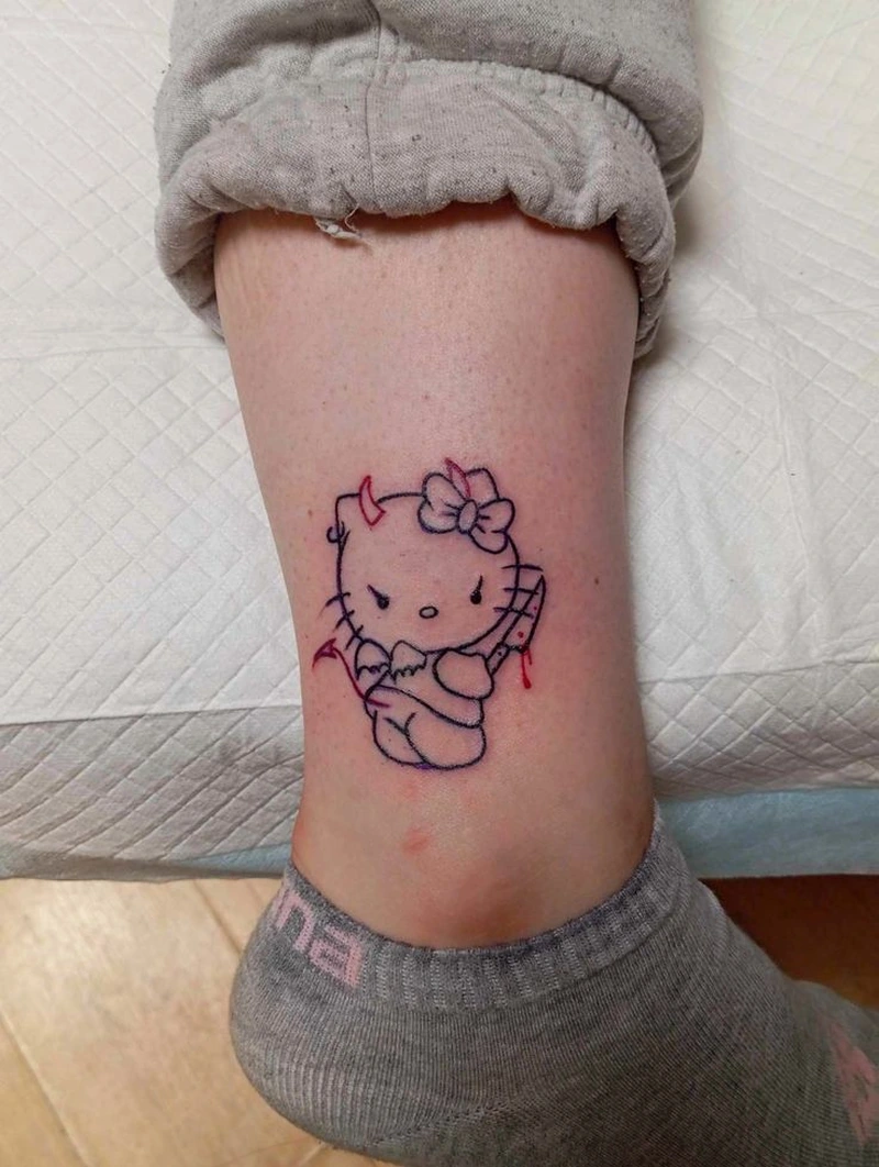 Mẫu tattoo Hello Kitty mini dành cho người thích tattoo hoạt hình