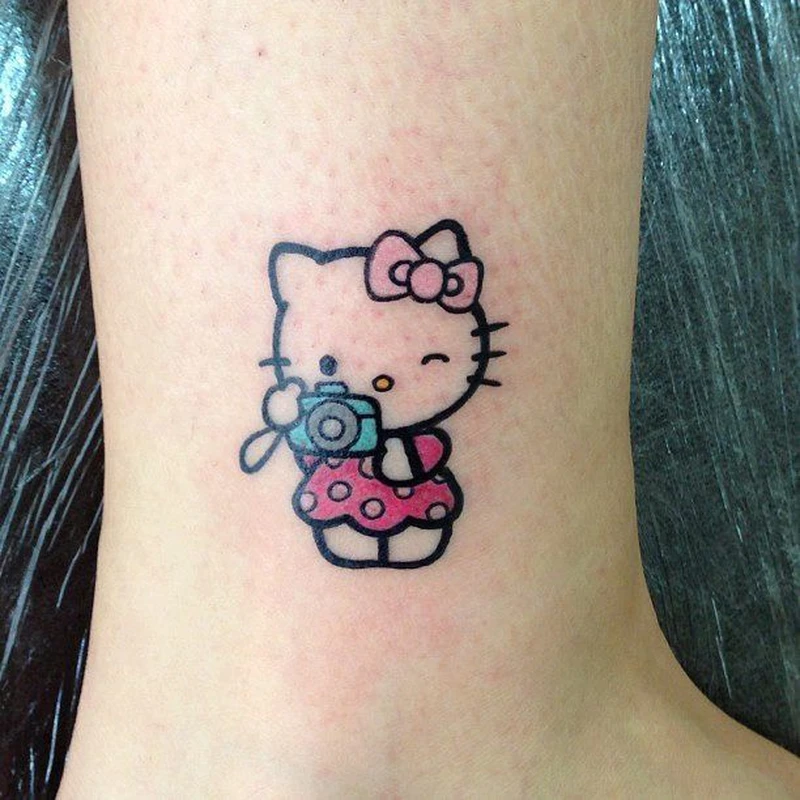 Mẫu tattoo mini nhỏ xinh với nhân vật Hello Kitty đáng yêu