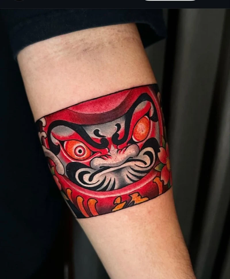 Mẫu xăm daruma thể hiện ý chí kiên định mạnh mẽ