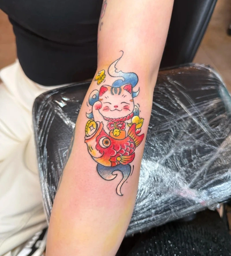 Nghệ thuật tattoo mèo thần tài cùng màu sắc truyền thống Nhật cổ
