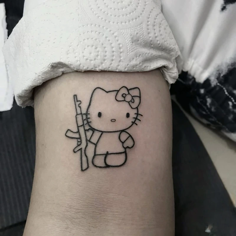 Nữ xăm tattoo Hello Kitty mini phong cách nữ sinh dễ thương