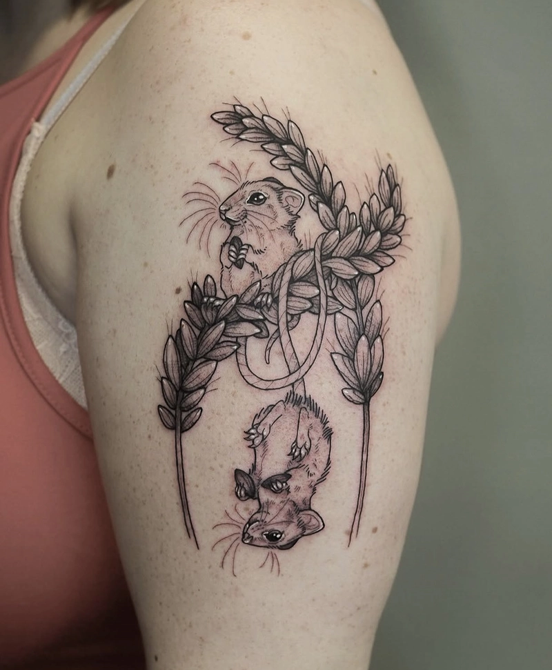 Tattoo con chuột và 2 bông lúa