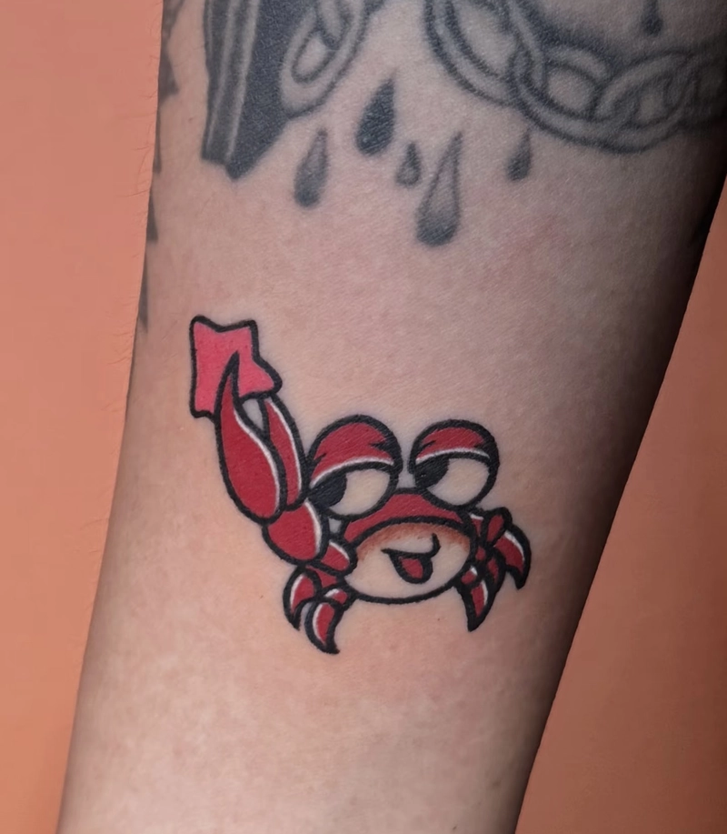 Tattoo con cua màu đỏ cực bắt mắt