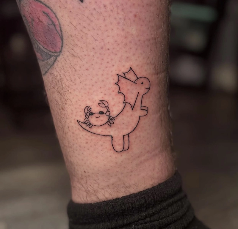 Tattoo con cua trên lưng con cá