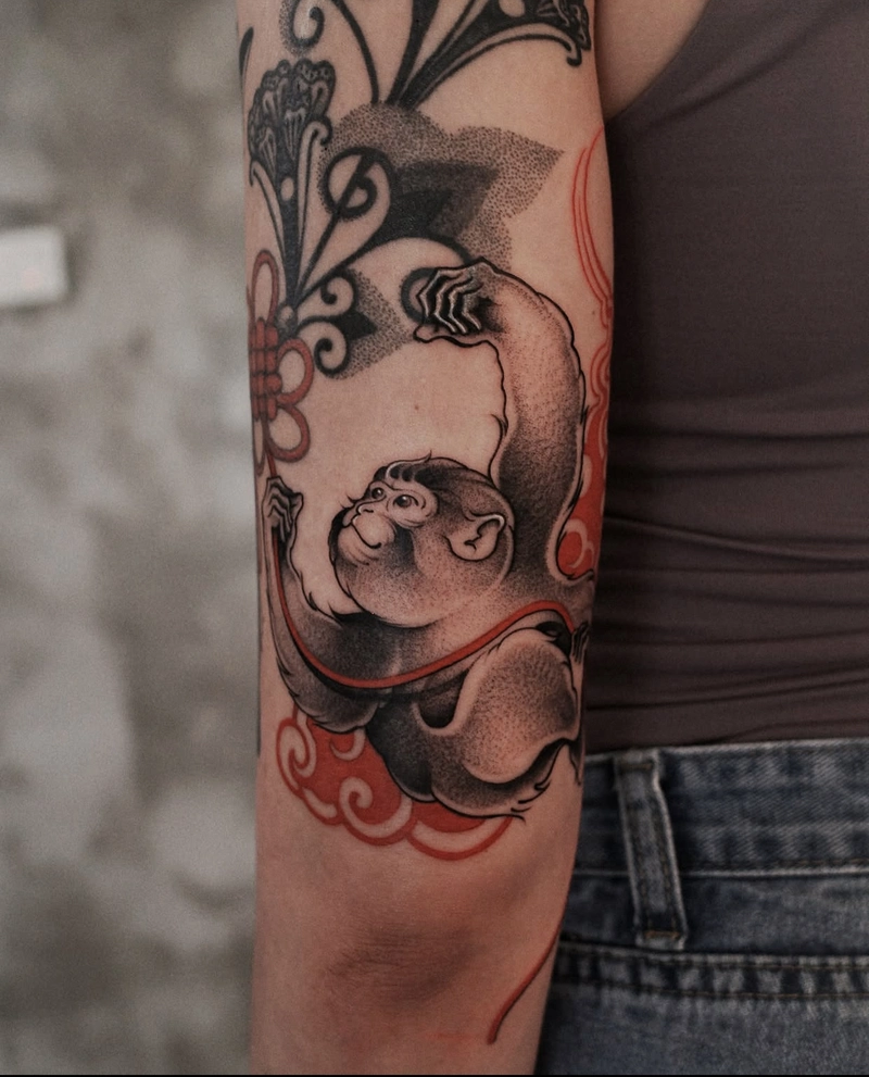 Tattoo con khỉ đẹp ở bắp tay nam