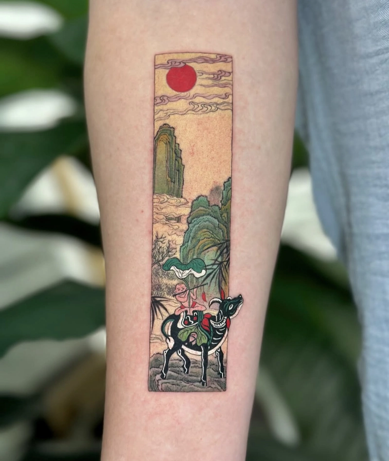 Tattoo con trâu kết hợp họa tiết núi rừng