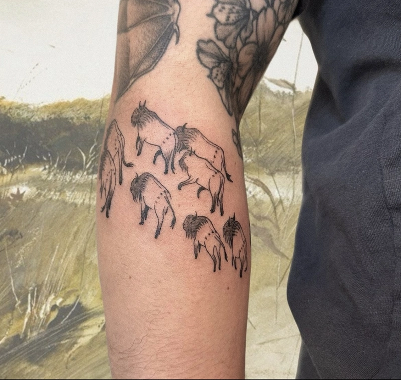 Tattoo con trâu thể hiện sức mạnh và kiên trì