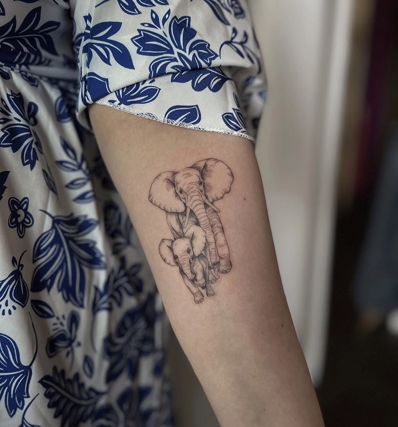 Tattoo con voi mẹ và con voi con đẹp