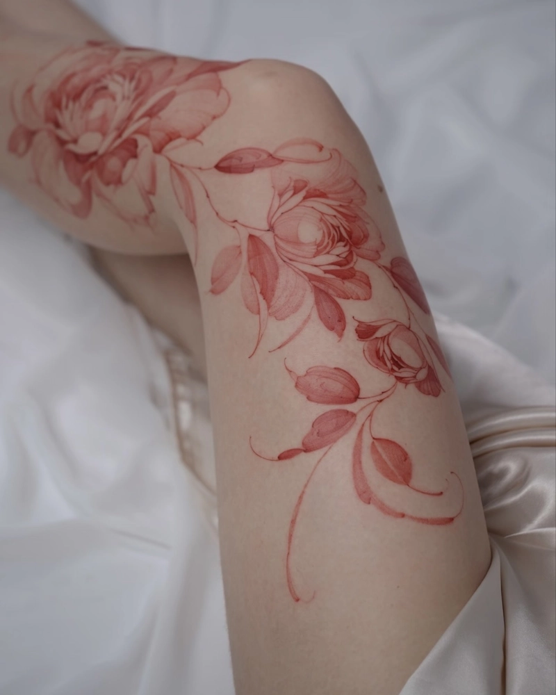Tattoo đùi nữ phong cách tối giản mang nét nữ tính