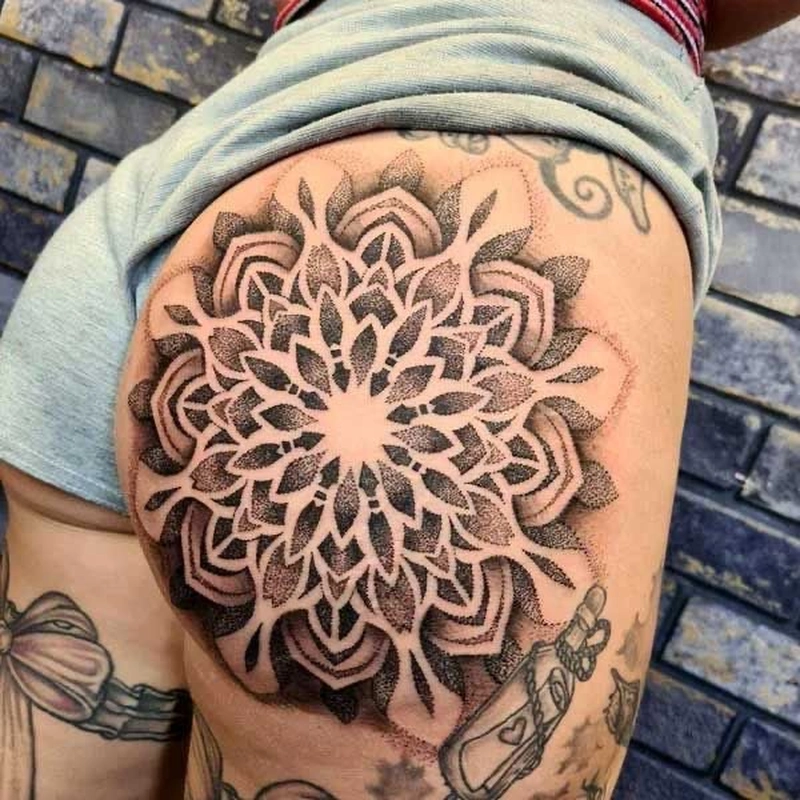 Tattoo hình xăm mông với cảm giác quyến rũ thu hút