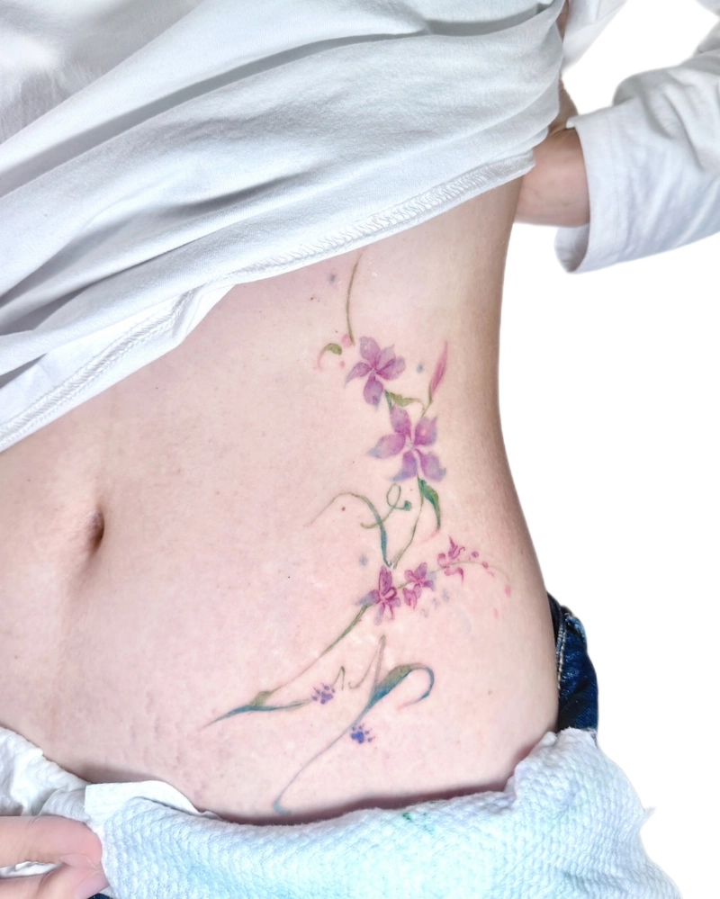 Tattoo hình xăm ở hông eo cho nữ phong cách nữ tính