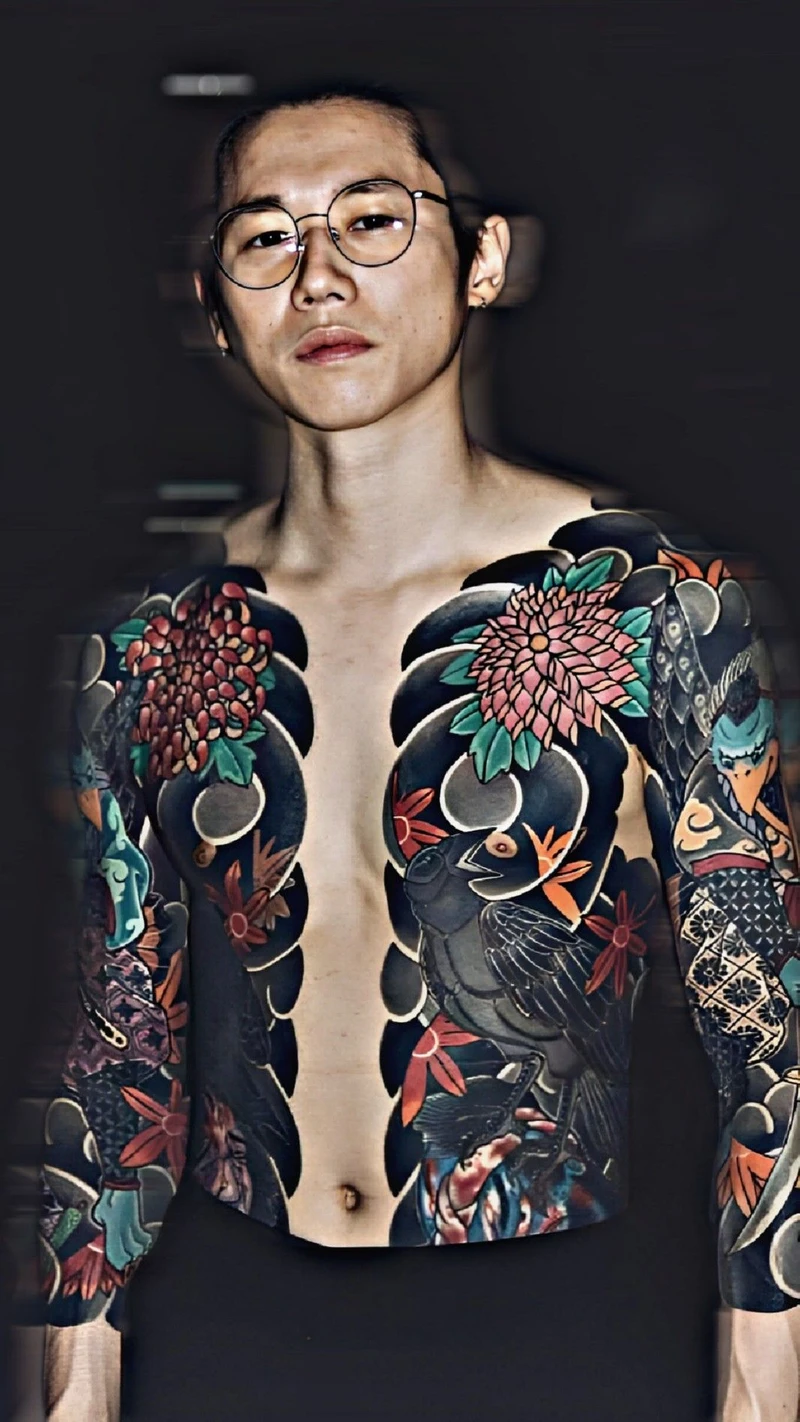 Tattoo kín phần thân trước với họa tiết nhật cổ cực chất