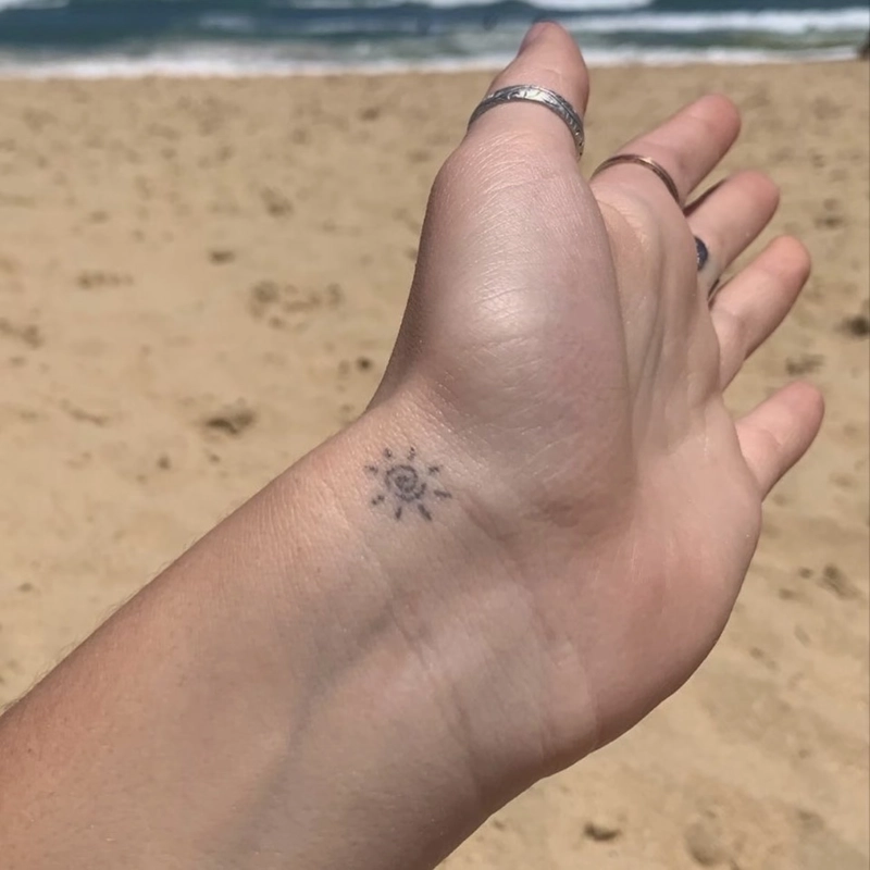 Tattoo mini tay cho nam mang cảm giác mạnh nam tính