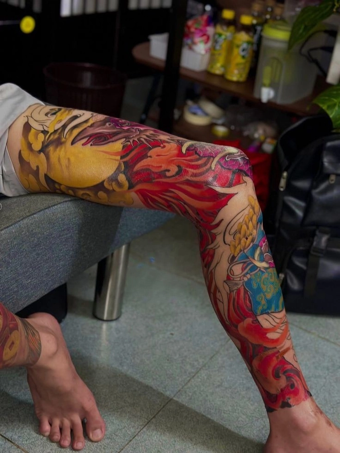 Tattoo phượng hoàng kín chân mang thần thái sang trọng