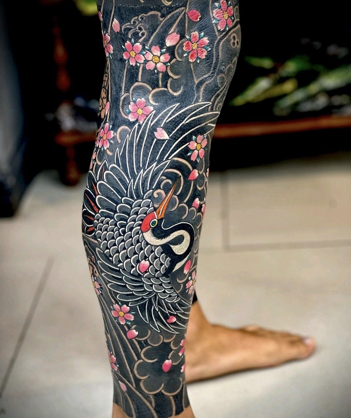 Tattoo phượng hoàng kín chân phong cách nghệ thuật cuốn hút