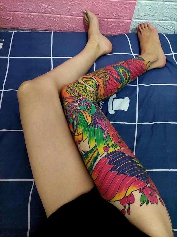 Tattoo phượng hoàng kín chân thể hiện nét đẹp uyển chuyển