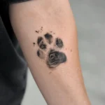 Xăm hình chân con chó mang nét đặc trưng