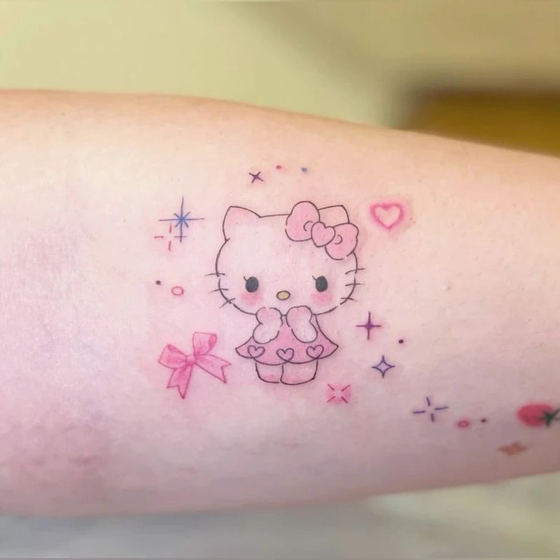 Ý tưởng xăm Hello Kitty mini phù hợp tattoo cổ tay nữ