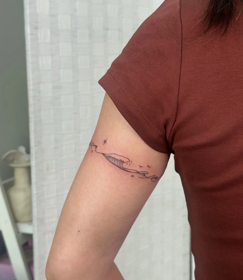 mẫu hình tattoo sóng biển tối giản