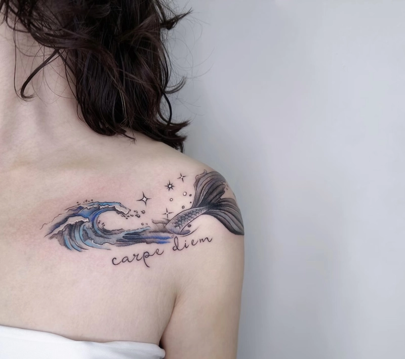 mẫu hình xăm sóng biển phù hợp nữ
